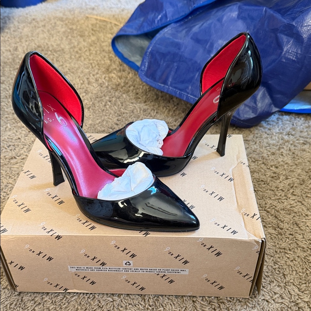 Mix No. 6 Black Patent Leather Heels. Size 6.5